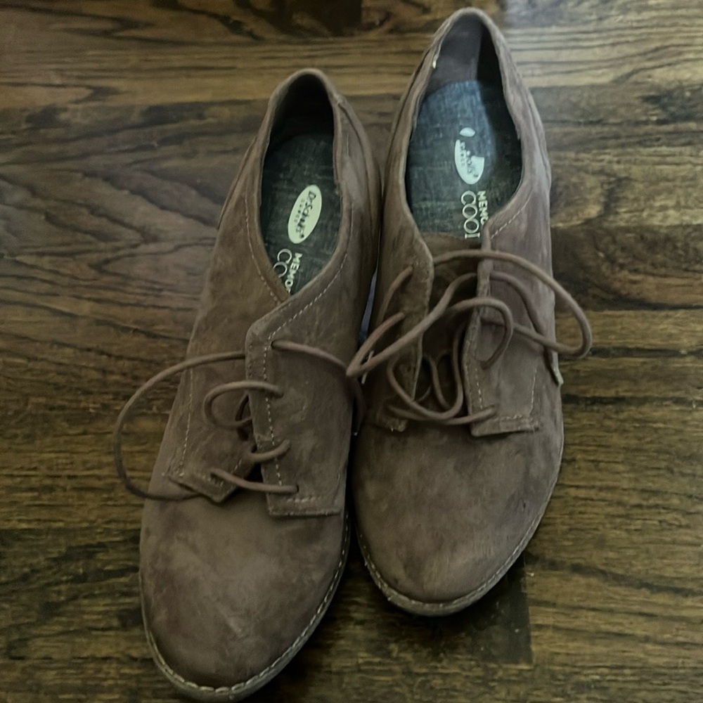 Dr. Scholls pumps. Cut brown tie up shoes.